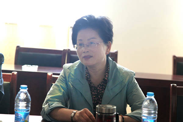马鞍山市政协主席李群来欧宝体育APP下载
机床参观
