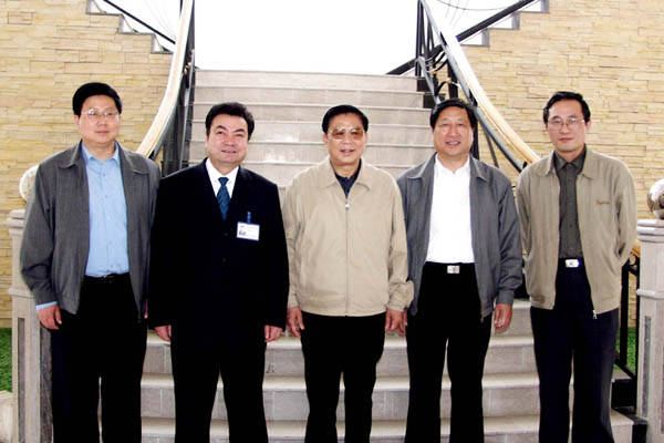 中宣部副部长王太华视察欧宝体育APP下载
机床